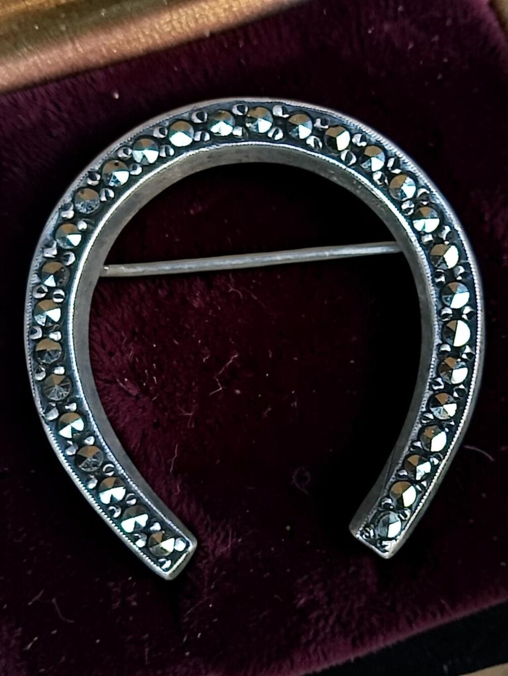 🧲 Vintage Sterling Silver Marcasite Horseshoe Brooch